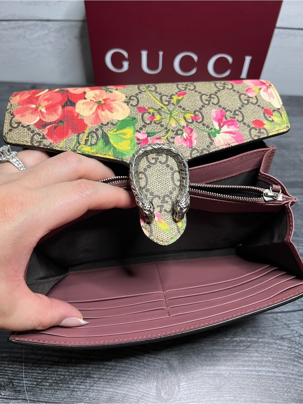 Authentic Gucci Bloom Dionysus Supreme Canvas WOC w/ box, dusty and COA - Picture 6 of 9